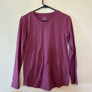 Womens Gap maternity purple top M nwot